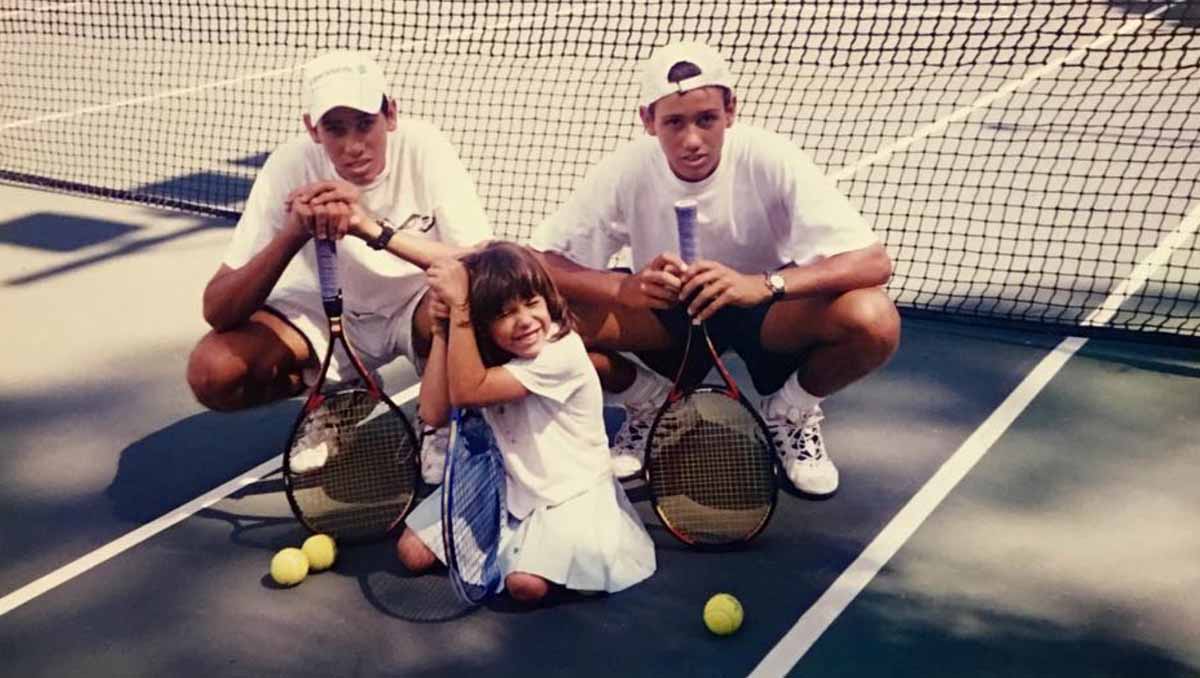 A young Garbine Muguruza with her two elder brothers