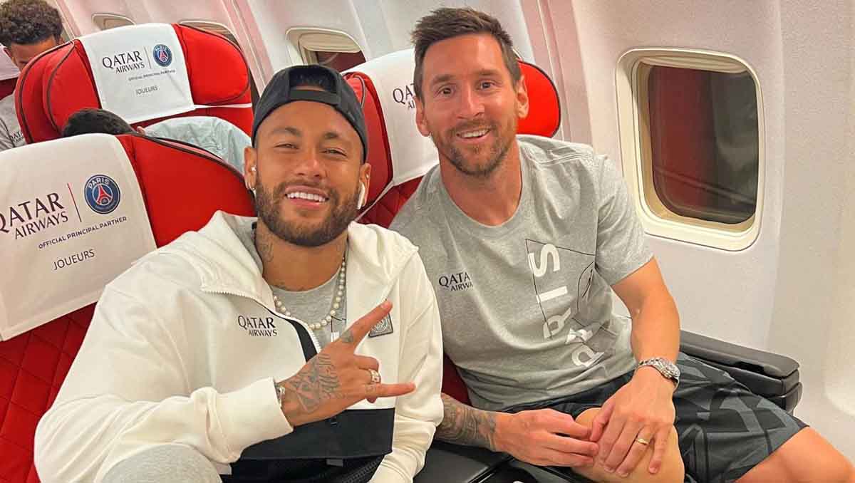 Neymar with Lionel Messi